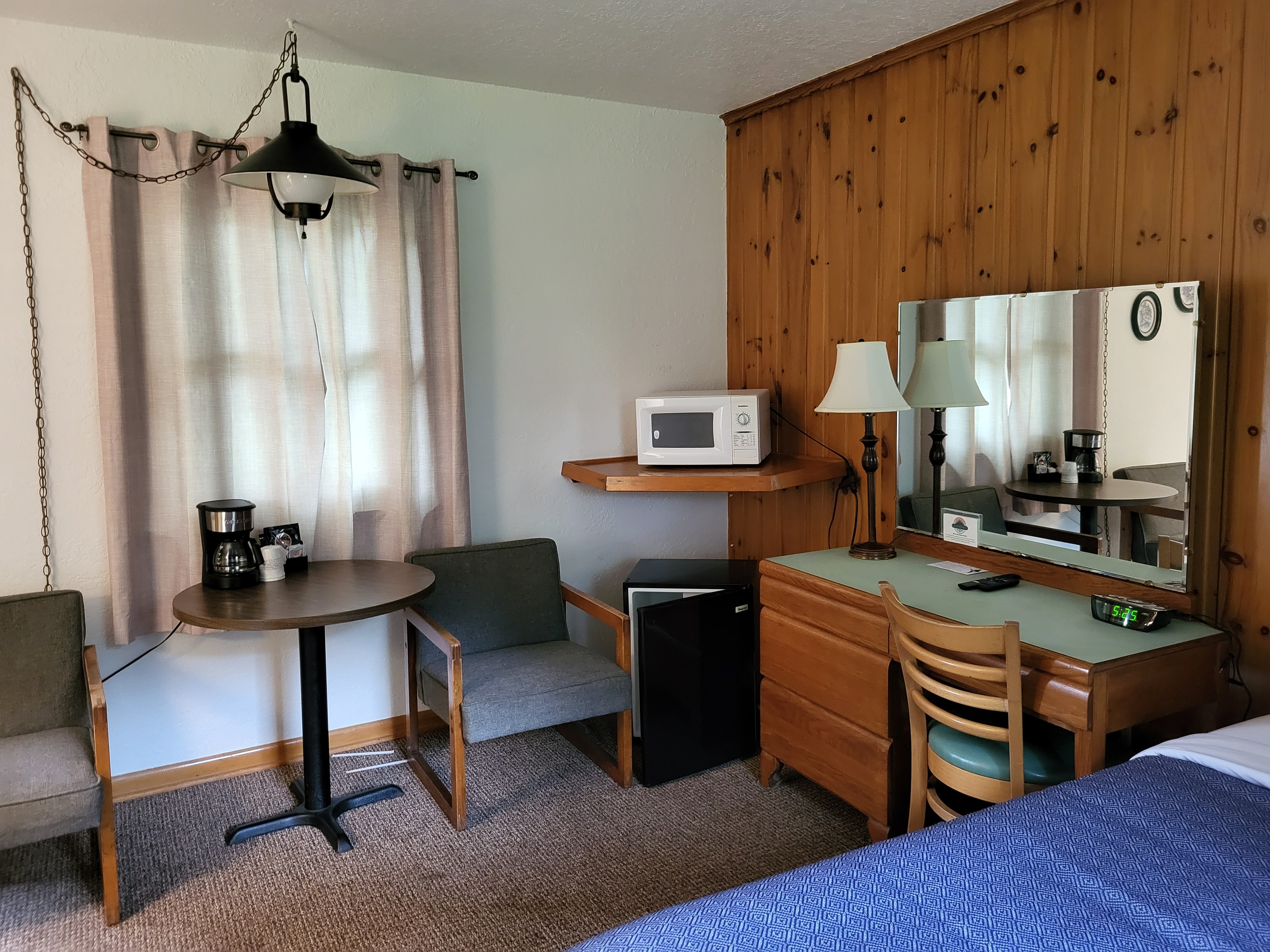 Pine Wood Motel Room 9 — room detail