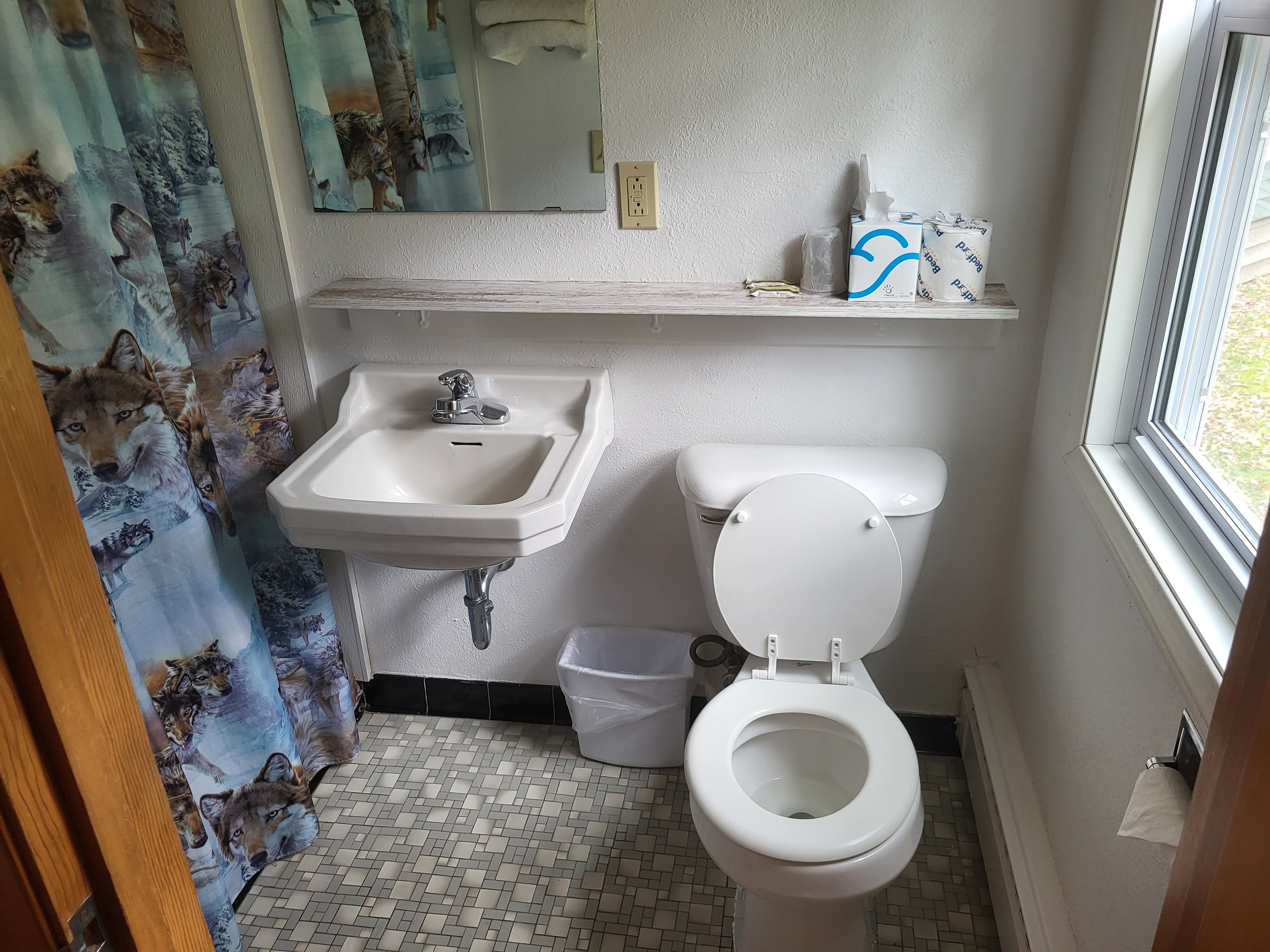 Pine Wood Motel Room 12 — room overview